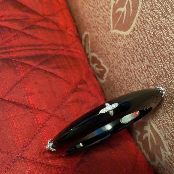 Create strong vibes with a fab, Mariam Salat black bangle! - Picture 7 of 8